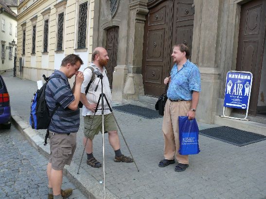 Rozlu�ka p�ed muzeem