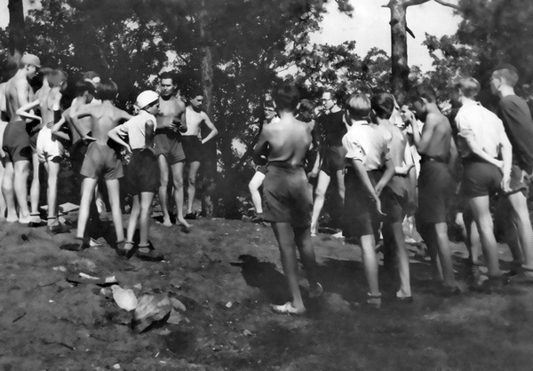 Opi�� stromy 1942